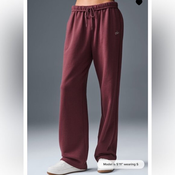 NWT Alo Yoga Accolade Sweatpants Straight Leg in Burgundy Truffle Unisex NEW - Picture 1 of 11